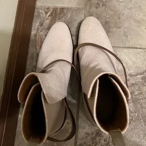 Taft | Shoes | Taft White Dylan Boots | Poshmark display picture 1